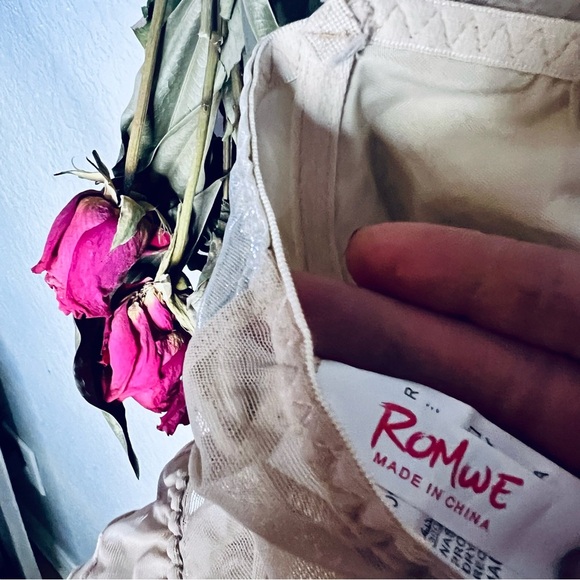 Romwe cropped metallic/cream bustier, ruffled hems, straps adjust; sz m, perfect - Picture 8 of 11